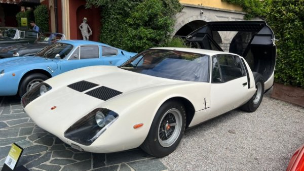 Serenissima Automobili е основана от венецианския граф Джовани Волпи ди Мисурата. Идеята е амбициозна: след дълго сътрудничество с Ferrari,  внезапно прекъснато, Serenissima започна да създава състезателни автомобили, използвайки бивши служители на &bdquo;Скудерията&ldquo;. Agena от 1967 г. е единствен по рода си автомобил, който определено ев крак с времето.Има V8 двигател, разположен в централната задна част, проектиран от Алберто Масимино. Автомобилът остава в къщата на Волпи до 2020 г. и впоследствие продаден на колекционер. Във великолепно запазено състояние.

